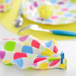 mini3-serviette-papier-plis-pois-couleur-fete-amusement-decoration-table-9.jpg
