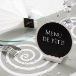 mini3-marque-table-ardoise-ronde-support-bois-blanc-fete-amusement-decoration-magnifique-5.jpg