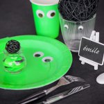 mini3-assiette-theme-carton-rigolo-fete-anniversaire-amusement-yeux-vert-3.jpg