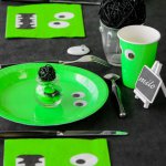 mini3-assiette-theme-carton-rigolo-fete-anniversaire-amusement-yeux-vert-4.jpg