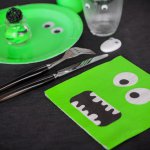 mini3-serviettte-theme-yeux-rigolos-fete-ambiance-marrant-amusement-table-decoration-3.jpg