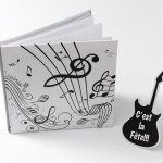 mini3-livre-musique-fete-ceremonie-table-decoration-noir-blanc.jpg