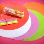 mini3-set-table-rond-couleur-paillettes-bougie-etoile-flamme-ruban-bolduc-cadeaux-effet-marque-place-etoile-boule-plexi-ballon-baudruche-helium-gonfler-assiette-14.jpg