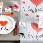 mini3-marque-invite-pique-bois-gobelet-assiette-carton-rond-serviette-chemin-table-coeur-valentin-saint-mariage-gobelet-boire-fete-ceremonie-salle-decoration-tab-2.jpg