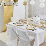 mini3-tenture-housse-chaise-an-bolduc-ruban-lien-floche-bois-flotte-marque-place-jeune-marie-theme-mariage-fete-ceremonie-ambiance-coeur-tirelire-decoration-2.jpg