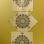 mini3-96_70312-serviette-gobelet-marque-place-chaise-photophore-metal-or-argent-flamme-bougie-assiette-champignon-boule-verre-disco-facettes-tenture-pla.jpg