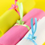 mini3-perle-bonbon-bapteme-ruban-couleur-table-decoration-1.jpg