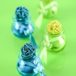 mini3-perle-bonbon-bapteme-ruban-couleur-table-decoration-2.jpg