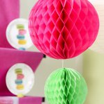 mini3-fete-ceremonie-decoration-salle-table-couleurs-originale-boules-15.jpg