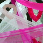 mini3-fete-salle-ambiance-table-ceremonie-anniversaire-mariage-bapteme-communion-couleur-decoration-coeur-plume-classe-3.jpg