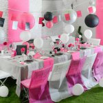 mini3-fete-salle-ambiance-table-ceremonie-anniversaire-mariage-bapteme-communion-couleur-decoration-coeur-plume-classe-joyeux-banderole-1.jpg