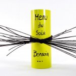 mini3-decoration-fete-salle-table-ceremonie-carton-marque-table-couleurs-5.jpg