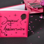 mini3-fete-ceremonie-anniverssaire-decoration-salle-table-invites-ruban-lien-8.jpg