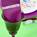 mini3-fete-anniversaire-festif-decoration-salle-table-chaise-ballon-ruban-ballotin-4.jpg