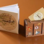 mini3-livre-dor-voyage-theme-decoration-salle-invites-table-1.jpg