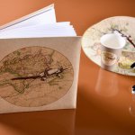 mini3-livre-dor-voyage-theme-decoration-salle-invites-table-2.jpg